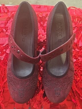 hotter Women's Embroidered Mary Jane Heels - Wine